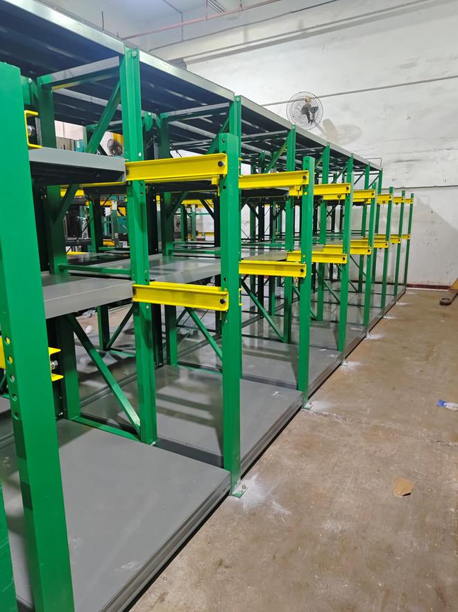抽屉式和全开式两种模具架：具体结构描述(图1)