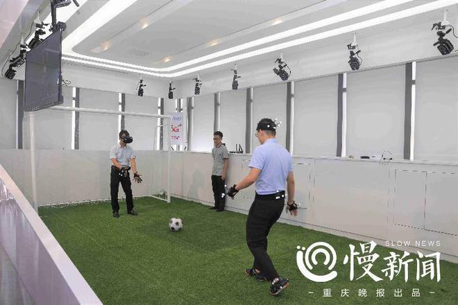 九游体育：能听歌的空调……智博会首日重庆慢新闻记者带你逛逛4大体验区(图14)