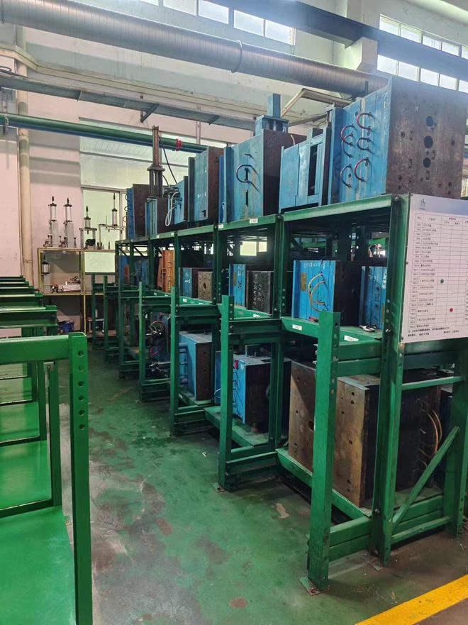 九游体育网站：为什么选择全开模具架(图1)