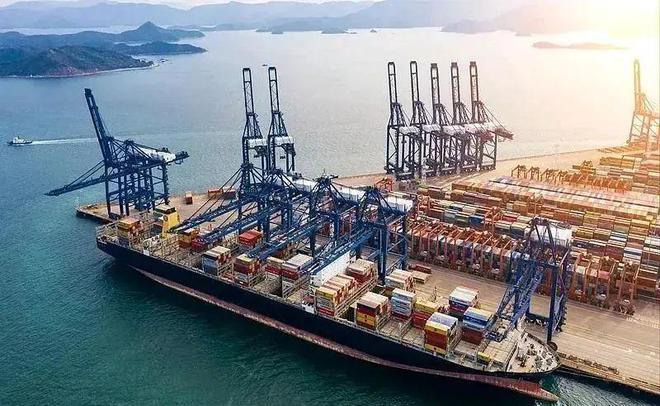 美宣布对华加征10%关税没想到中国敢硬碰硬连出两记重拳(图2)