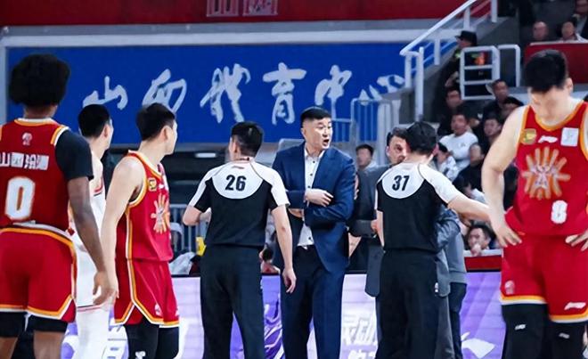 杜锋合同到期葛昭宝禁赛1场山东兜售陶汉林北控报价祝铭震(图1)