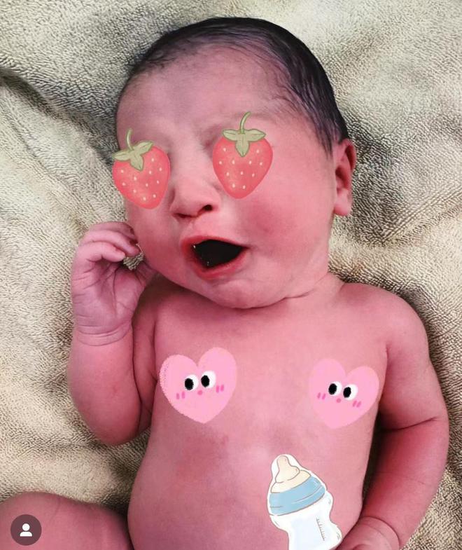 恭喜！47岁洪小玲产女女儿照片和乳名曝光帅气老公欣喜发文！(图2)