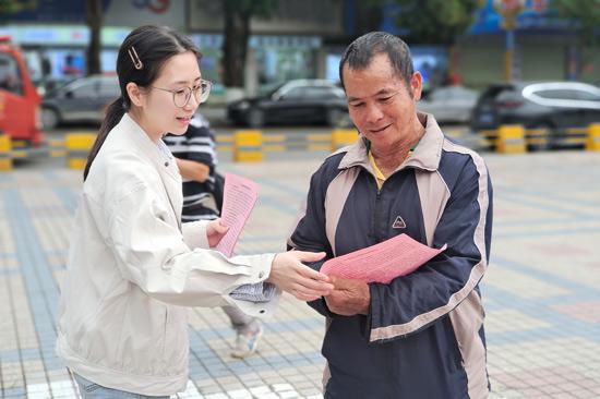 九游体育：南宁烟草：党建引领志愿红倾情服务暖民心(图1)