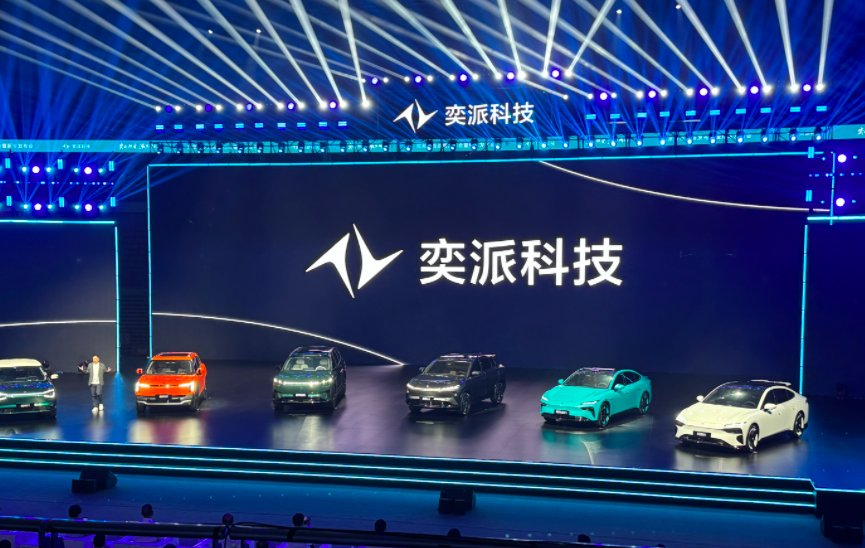 九游体育网站：智舱全面升级不加价！2026款eπ008六座版上市重塑家用SUV标杆(图2)