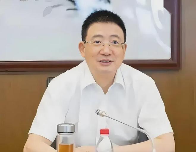九游体育网站：执掌浙江工行多年的沈荣勤也步后尘退下后也出过书(图5)